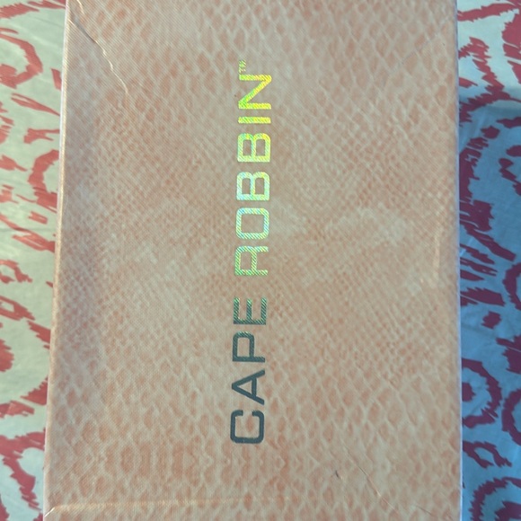 Cape Robbin - Picture 8 of 9